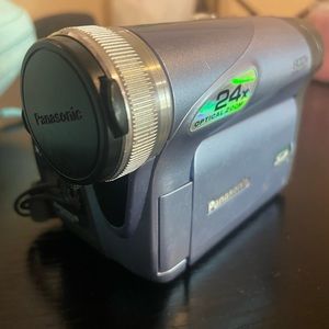 Panasonic NV-GS25 Mini DV Camcorder, 24 x Optical/800 x Digital Zoom